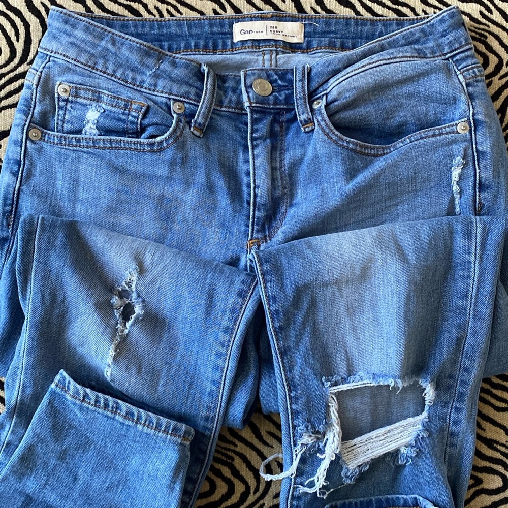 GAP Curvy True Skinny 28 distressed jean Stretch EUC light blue denim